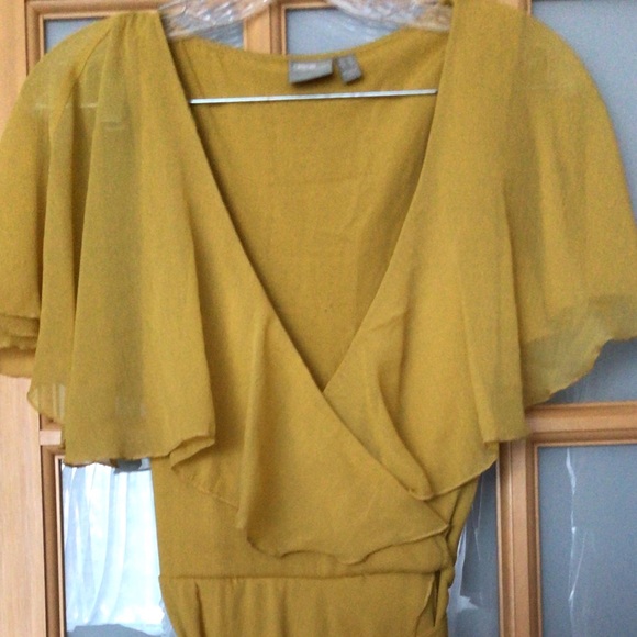 Fun Elegant Summer Wrap Dress - Picture 2 of 4